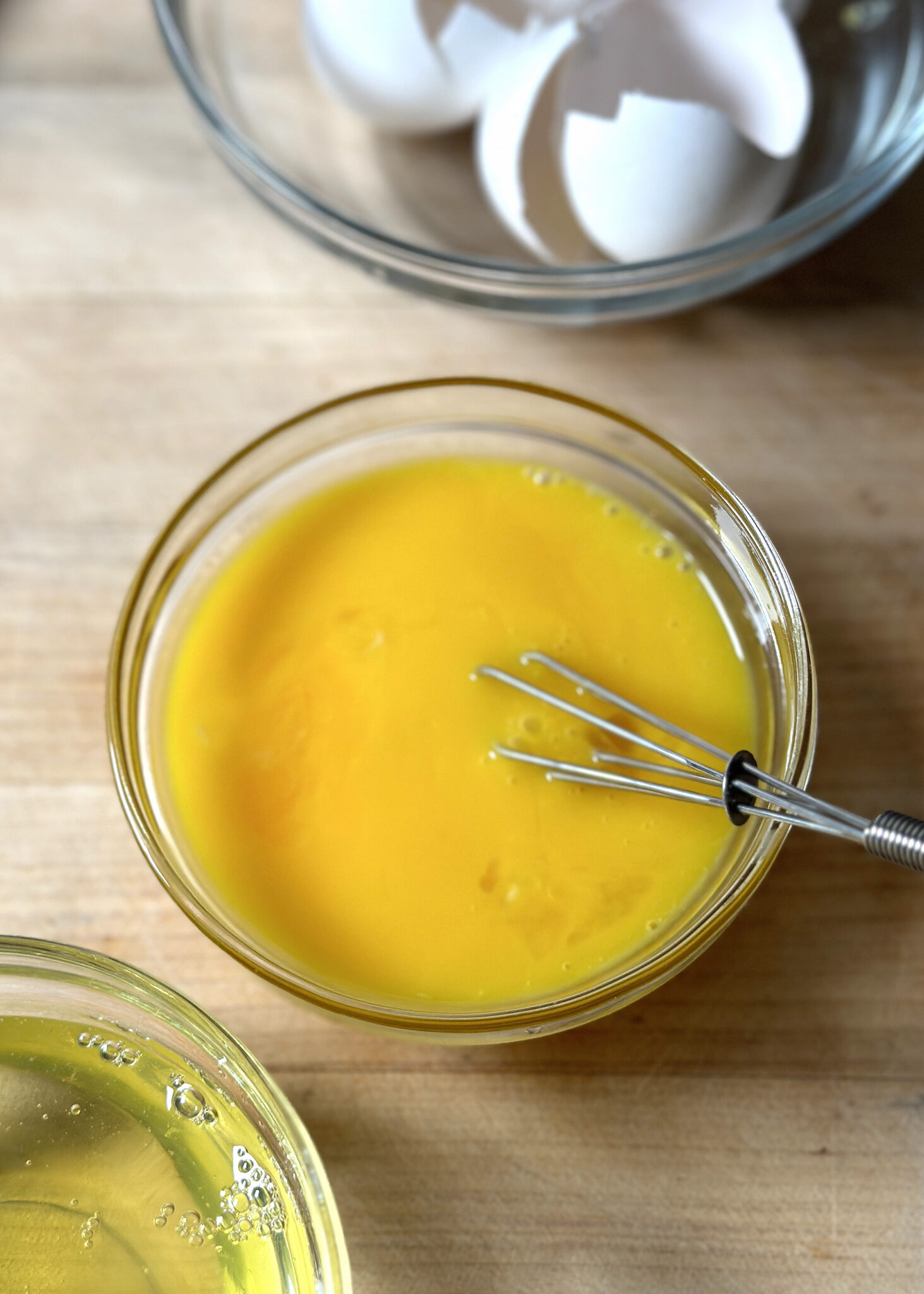 beating egg for garnish